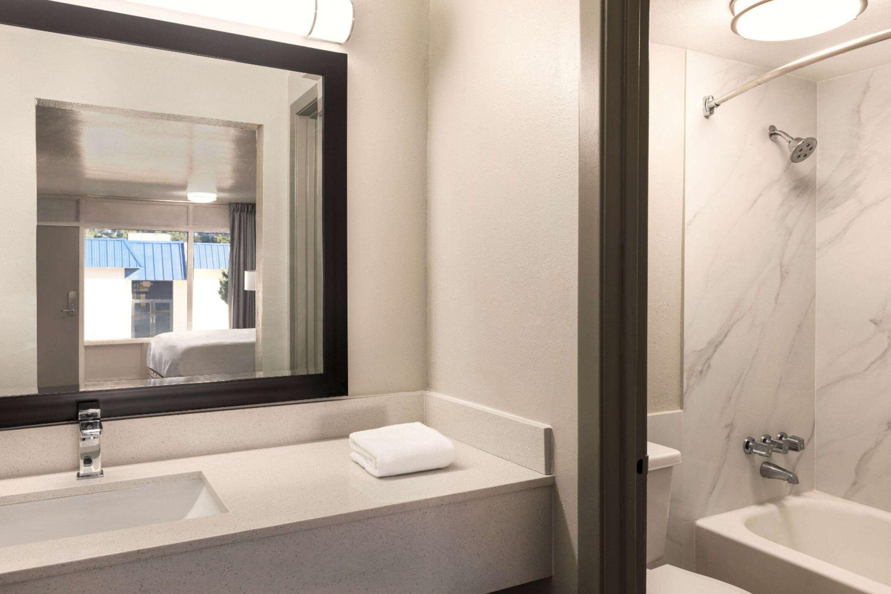 holiday inn express hotel and suites east lansing by ihg