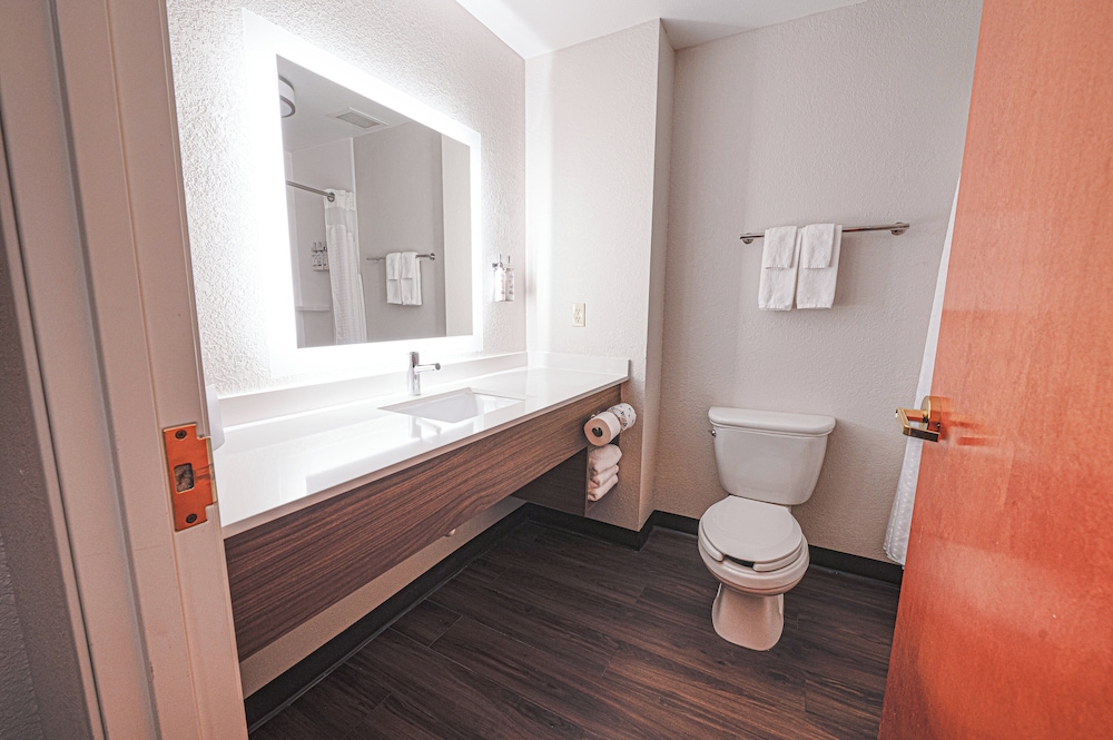 holiday inn express hotel and suites east lansing by ihg
