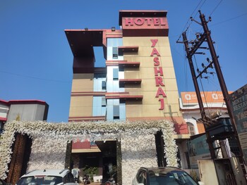 Hotel Yash Raj,,3 star