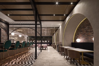 lakeshore hotel tainan
