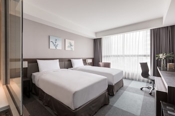 lakeshore hotel tainan