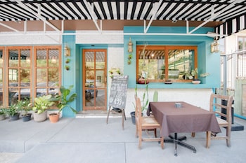 blooming hill boutique suites