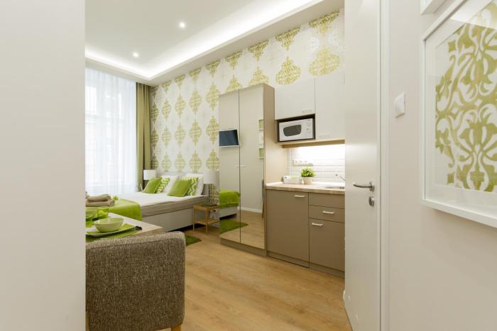 budapest holiday colours