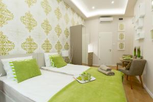 budapest holiday colours