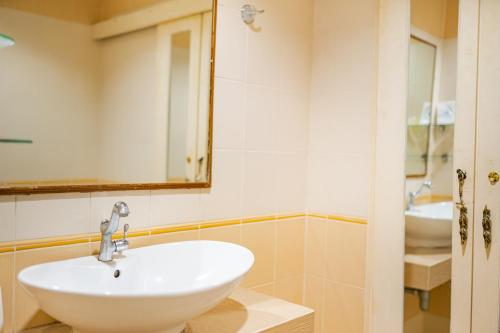 sirin hotel and resident