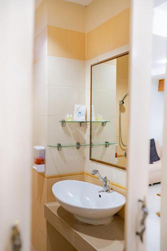 sirin hotel and resident