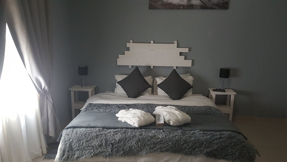 bella luna bandb