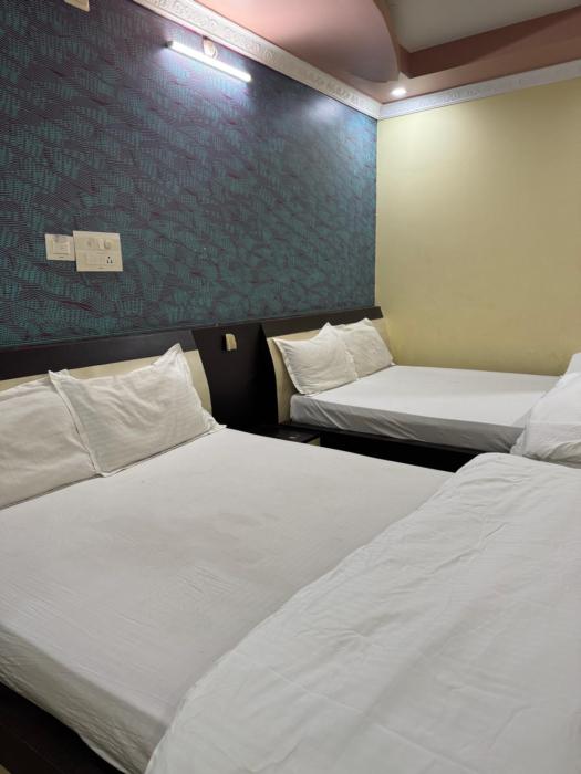 oyo 41448 hotel lisa galaxy