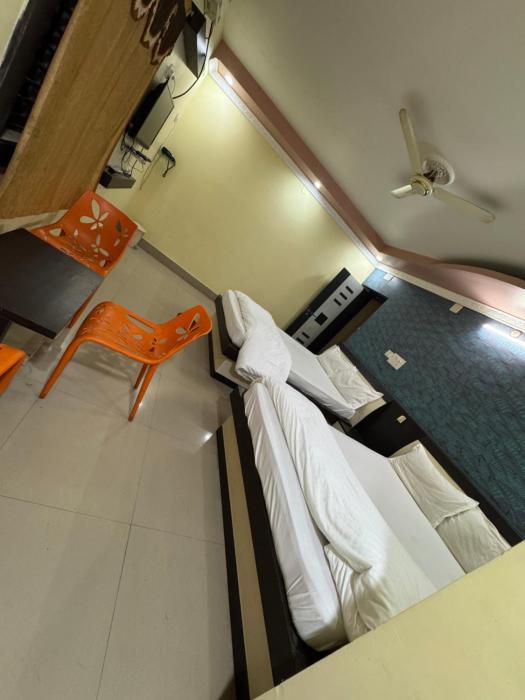 oyo 41448 hotel lisa galaxy