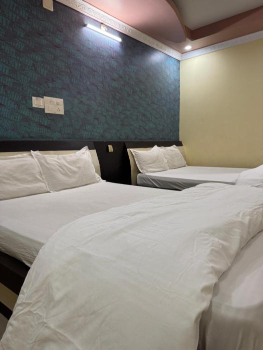 oyo 41448 hotel lisa galaxy
