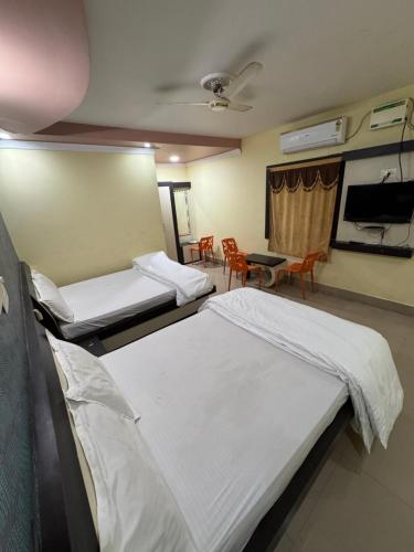 Oyo 41448 Hotel Lisa Galaxy,,3 star