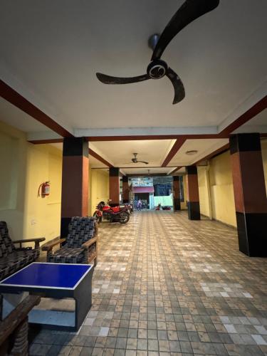 oyo 41448 hotel lisa galaxy