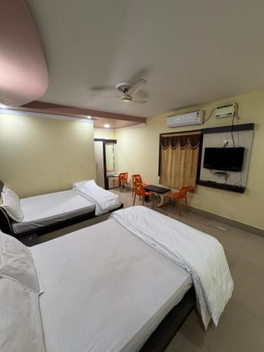 oyo 41448 hotel lisa galaxy