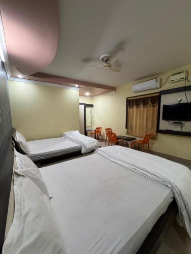 oyo 41448 hotel lisa galaxy