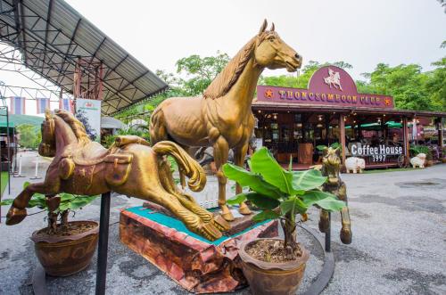 thongsomboon club hotel