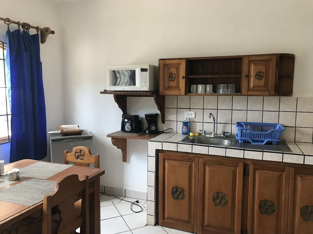 hotel flores adults only