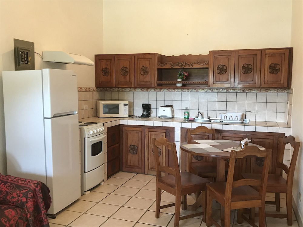 hotel flores adults only