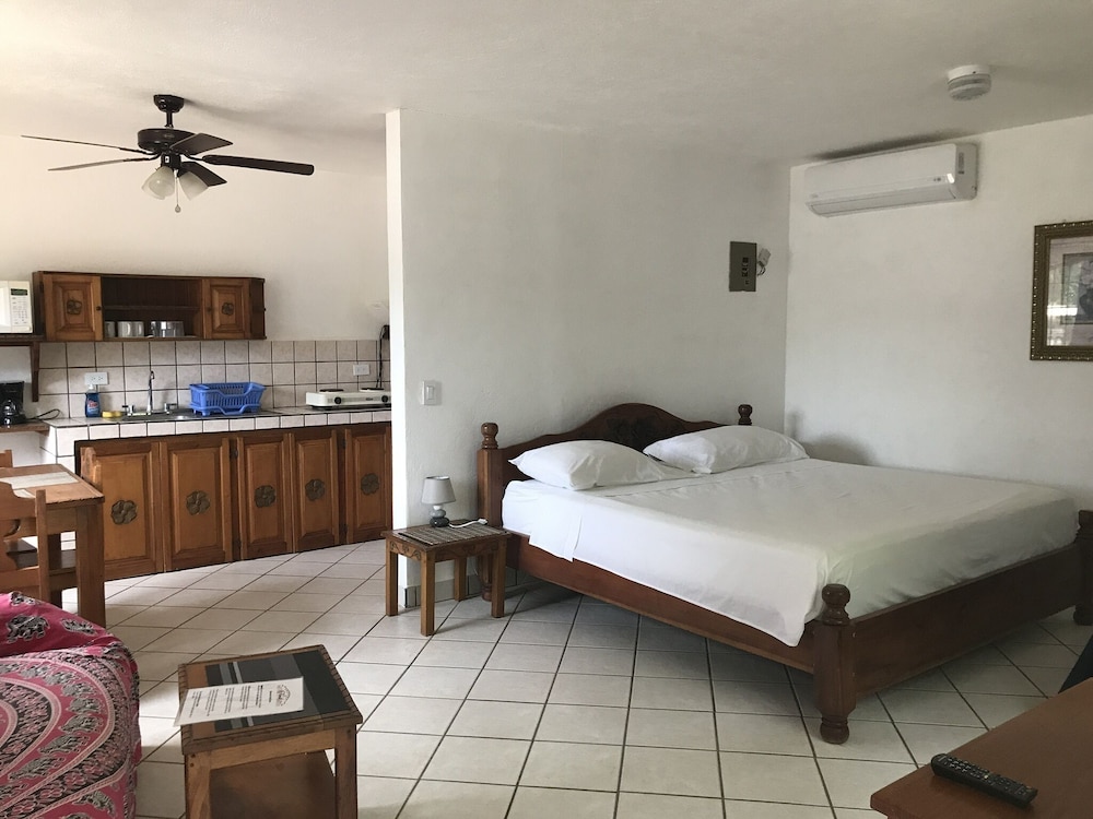 hotel flores adults only