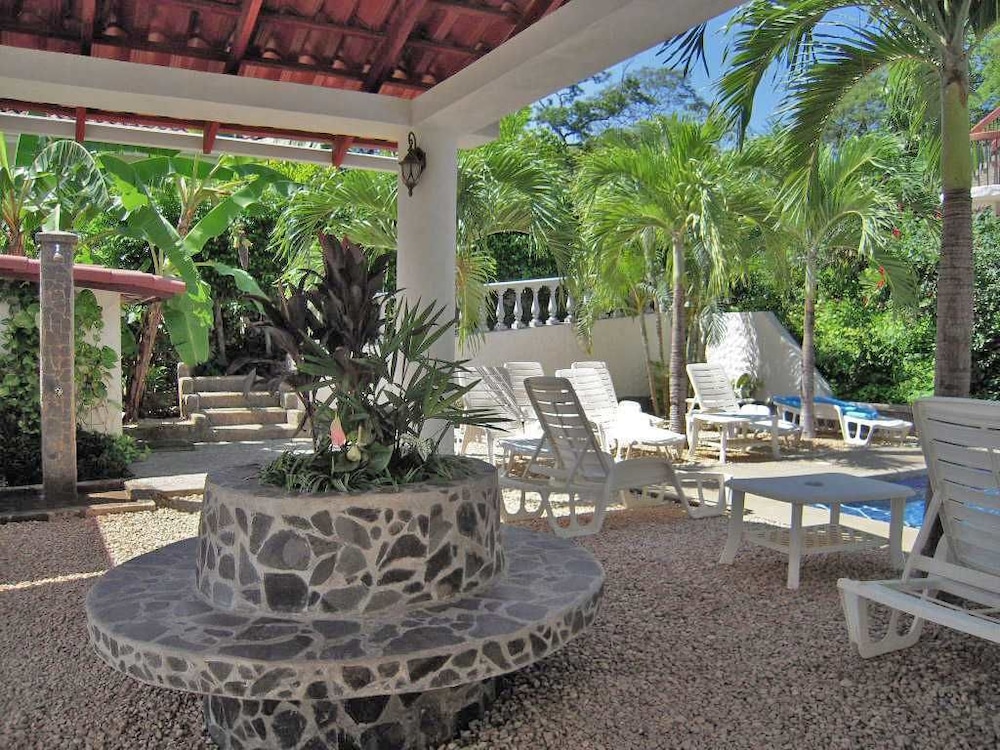 hotel flores adults only