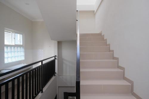 Reddoorz Near Kawasan Bandara Ahmad Yani Semarang 2,Kampung Pelangi>>Semarang,1 star