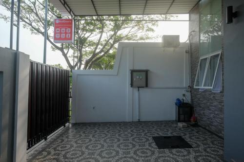 Reddoorz Near Kawasan Bandara Ahmad Yani Semarang 2,Kampung Pelangi>>Semarang,1 star
