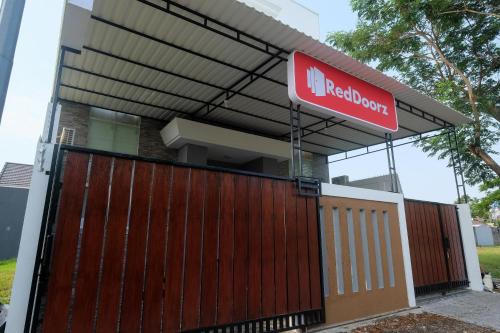 reddoorz near kawasan bandara ahmad yani semarang 2