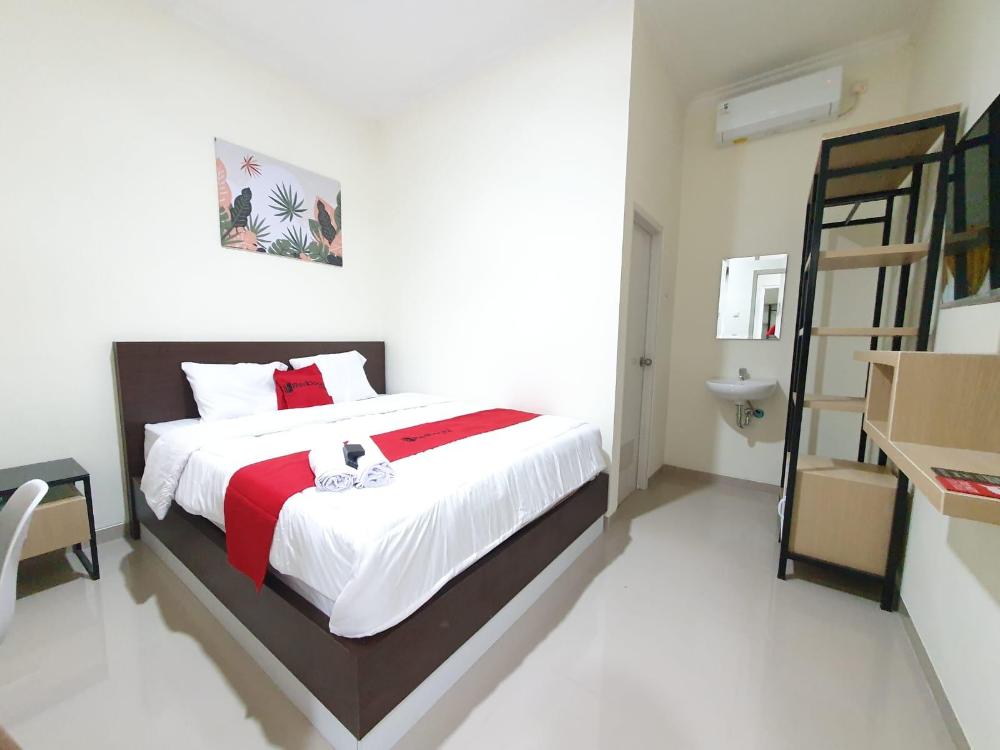 reddoorz near kawasan bandara ahmad yani semarang 2