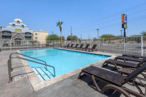 comfort inn and suites el centro i 8
