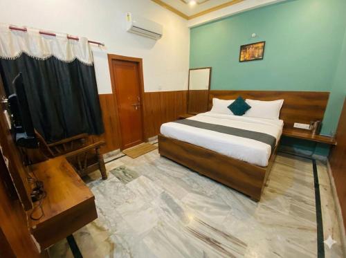 rudra hotel