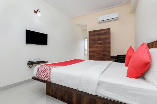 Oyo 12347 Mv Residency,Virajpet,2 star