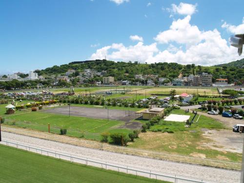 le champ de mars bandb