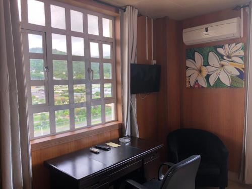 le champ de mars bandb