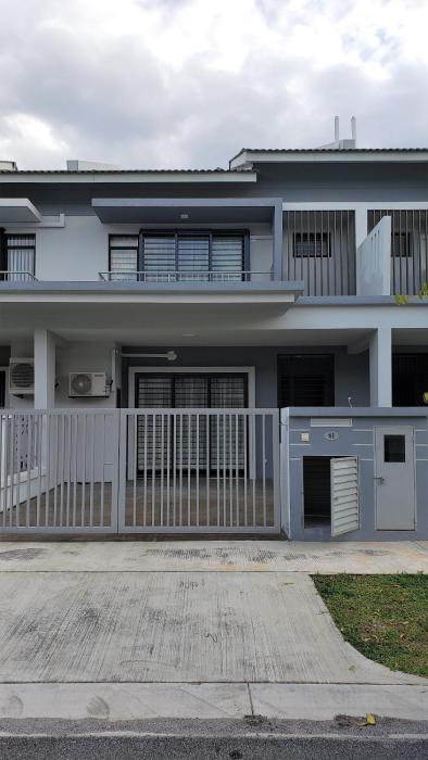 sr home stay at klia