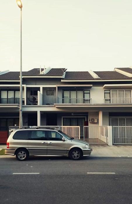 sr home stay at klia