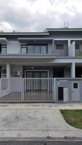 sr home stay at klia