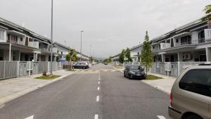 sr home stay at klia