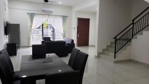 sr home stay at klia