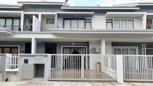 sr home stay at klia