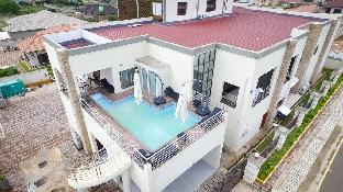 the crest lodge