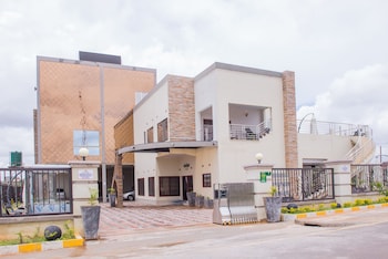 the crest lodge