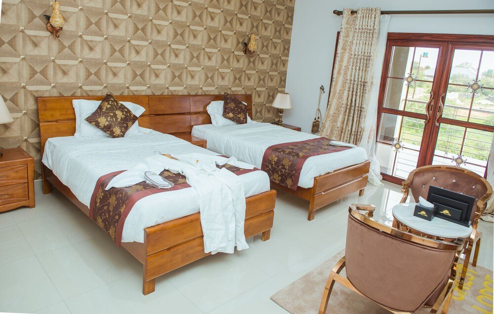 The Crest Lodge,Near 37D Gallery,3.5 star