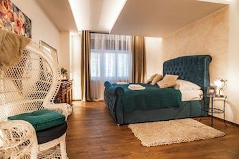 sting boutique apartments