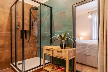 sting boutique apartments
