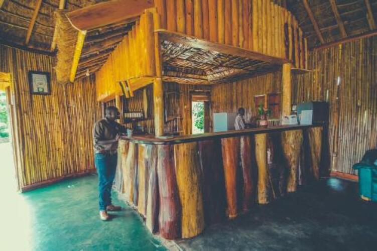 sipi falls lodge