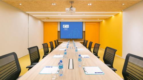 holiday inn express taichung fengchia an ihg hotel