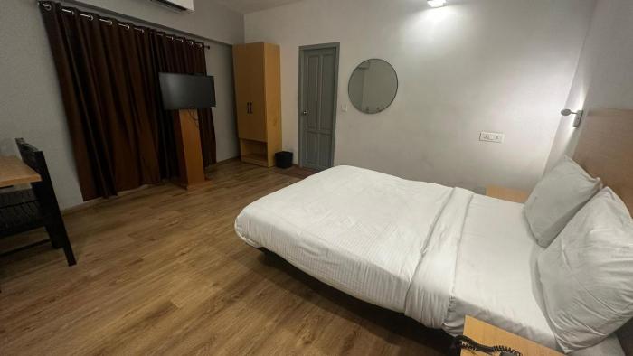hotel b r regency