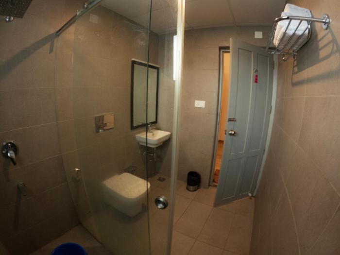hotel b r regency