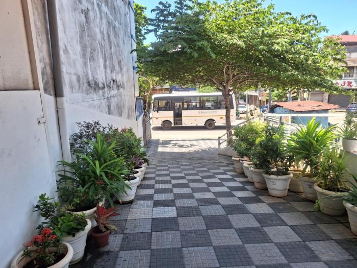hotel b r regency