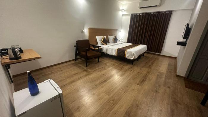 hotel b r regency