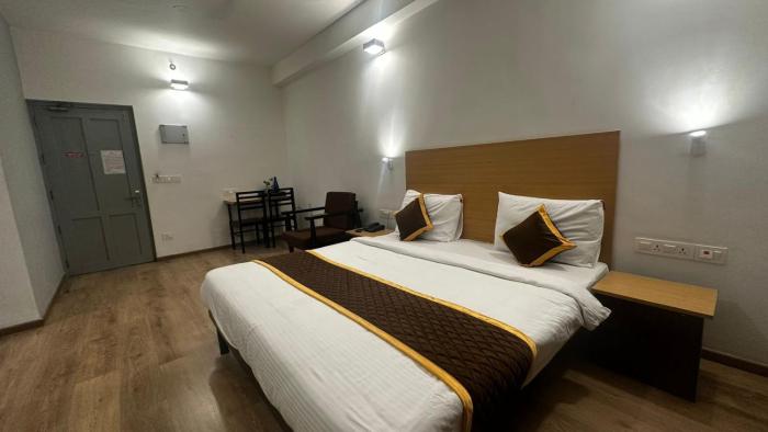 hotel b r regency